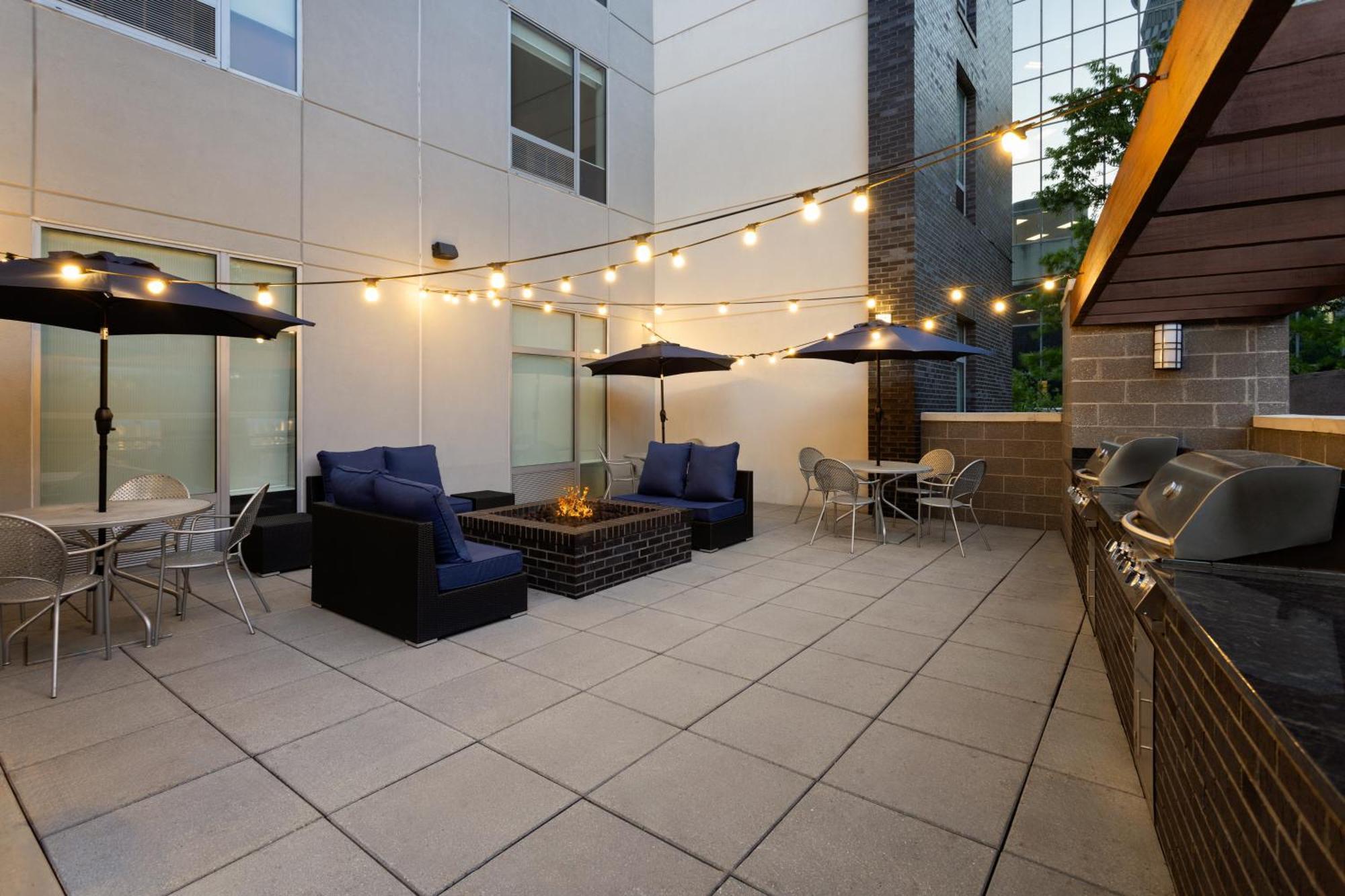Home2 Suites By Hilton Greenville Downtown Екстер'єр фото