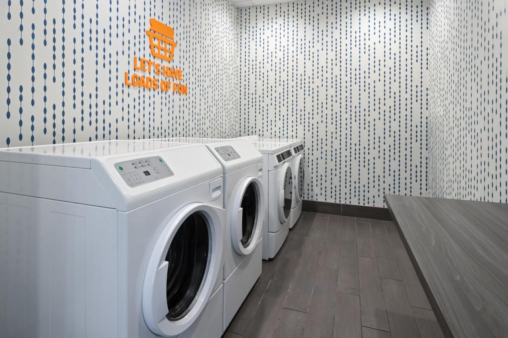 Home2 Suites By Hilton Greenville Downtown Екстер'єр фото