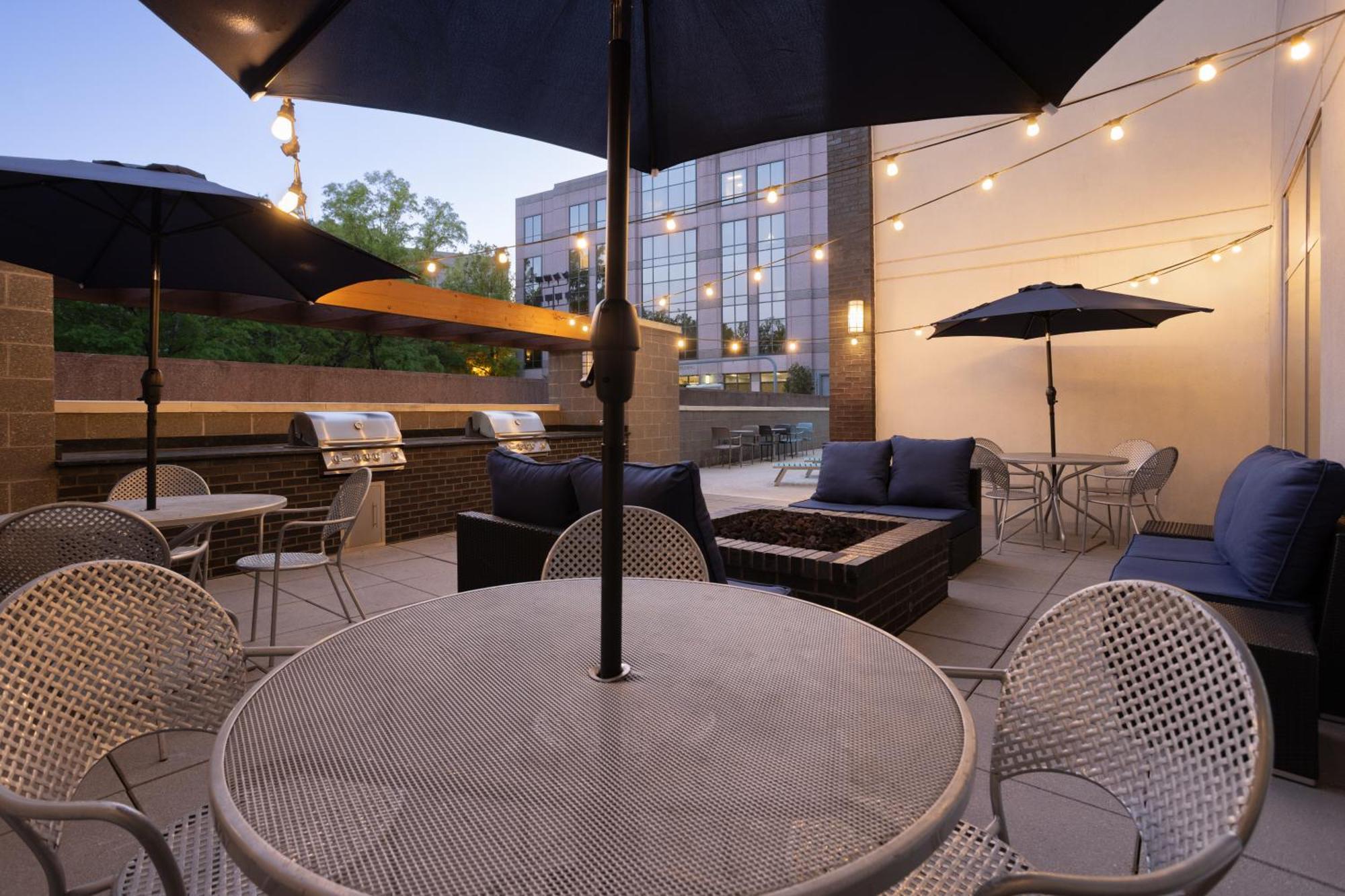 Home2 Suites By Hilton Greenville Downtown Екстер'єр фото